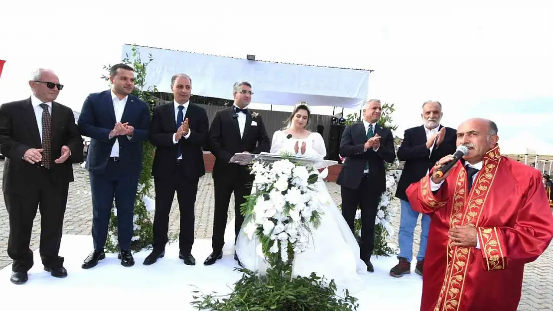 Başkan Özcan, Kızının Düğün Törenine Başkanlık Etti!