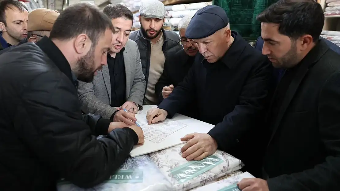 Başkan Sekmen, Hacılar Hanı'nın Restorasyon Sürecini Esnafla Değerlendirdi