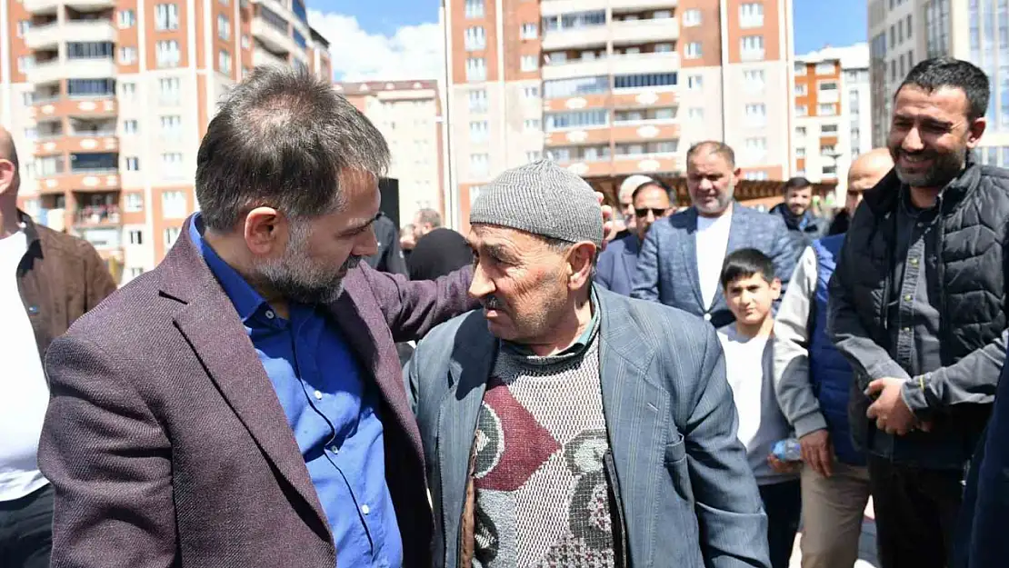 Başkan Uçar, Murat Mahallesi'nde vatandaşlarla buluşarak taleplerini dinledi