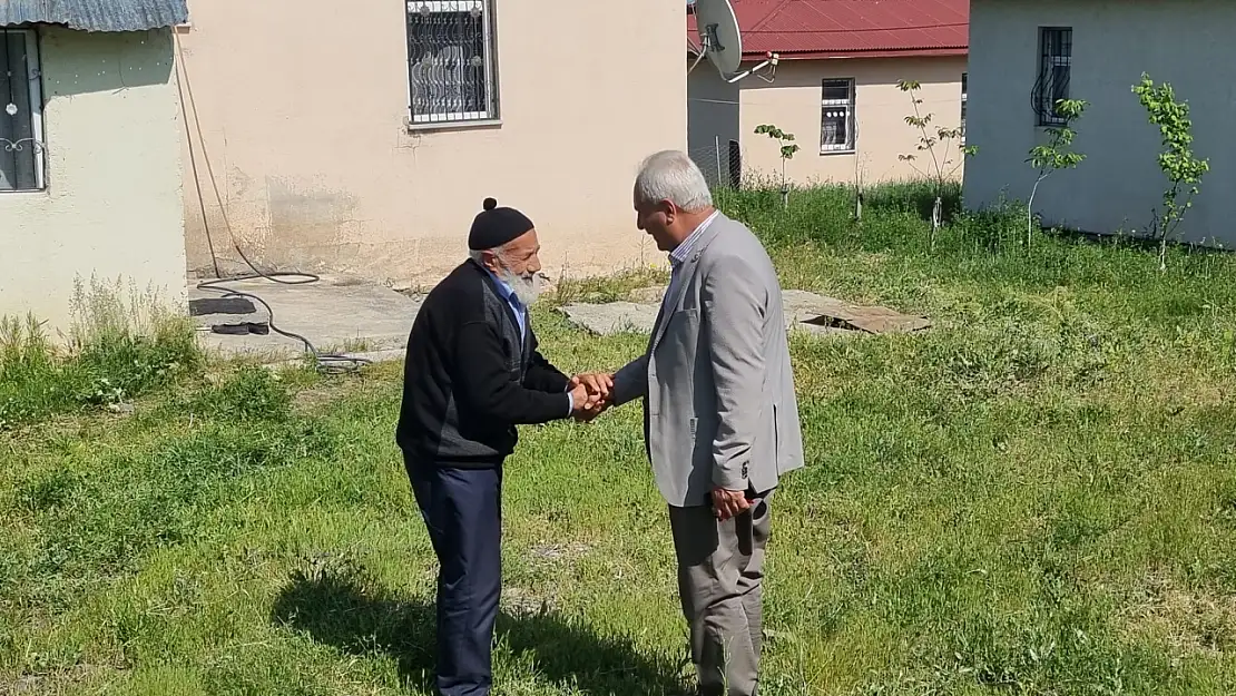 Başkan Yakut, bayramda özel bakım ihtiyacı olan vatandaşları ve yaşlıları ziyaret etti