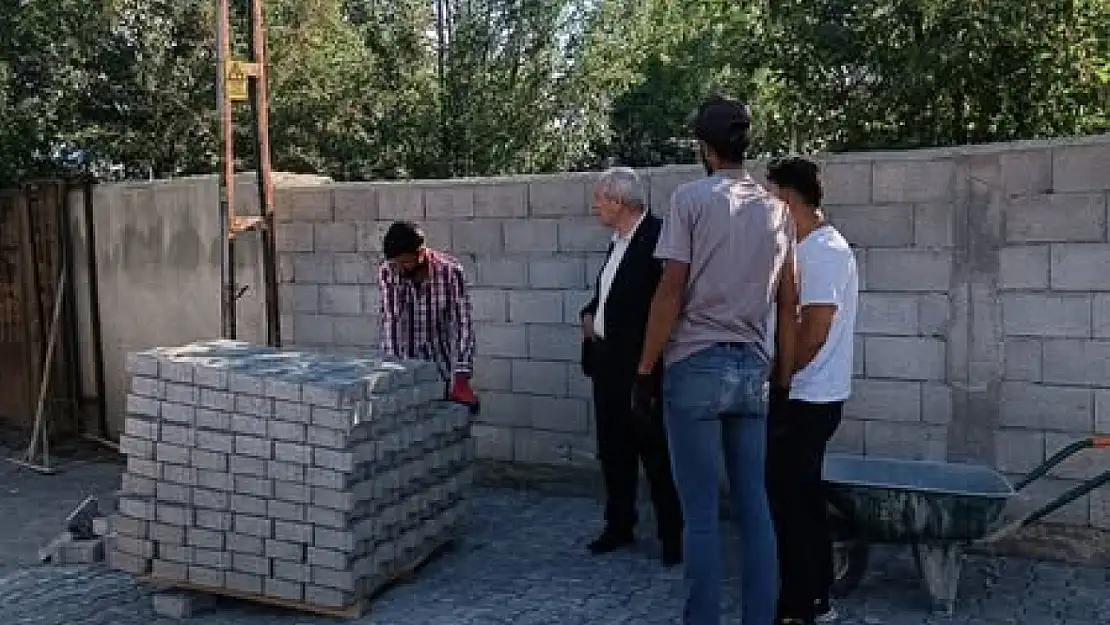 Başkan Yakut, Eleşkirt'te yol çalışmalarını inceledi