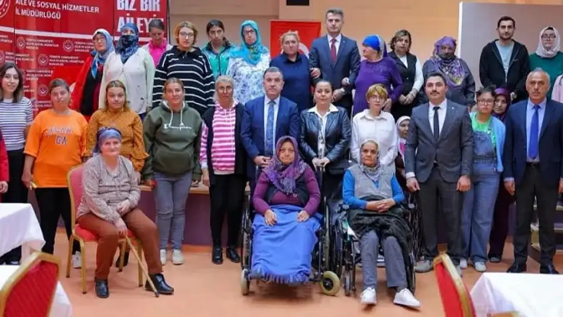 Bayburt Valisi Eldivan, Engelsiz Yaşam Merkezi'nde engelli bireylerle bir araya geldi