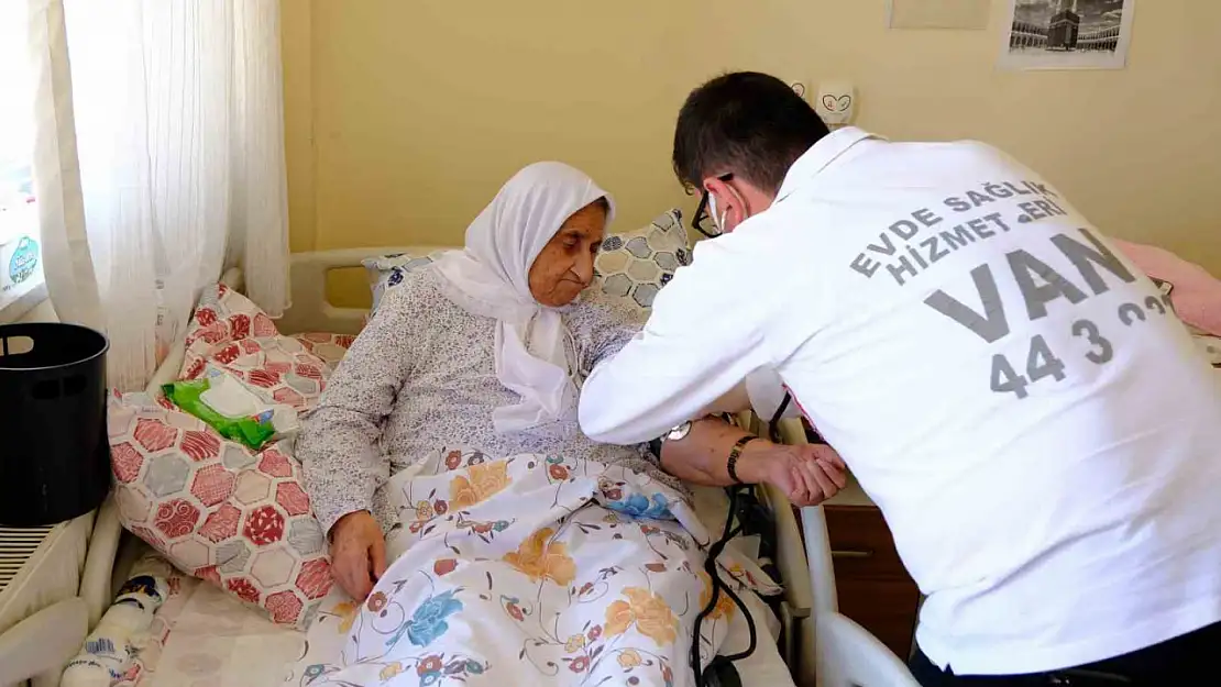 Bayram Öncesi Van'daki Huzurevi Sakinlerine Sağlık Hizmeti Desteği Sağlandı