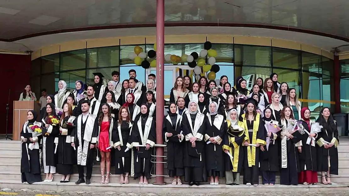 Beşeri ve Sosyal Bilimler Fakültesi Mezunları Kep Attı