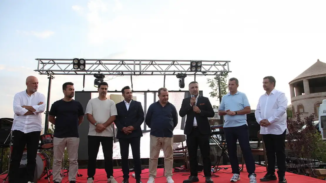 BETAV, Ahlat'ta Mezun ve Bursiyerleri Bir Araya Getirdi