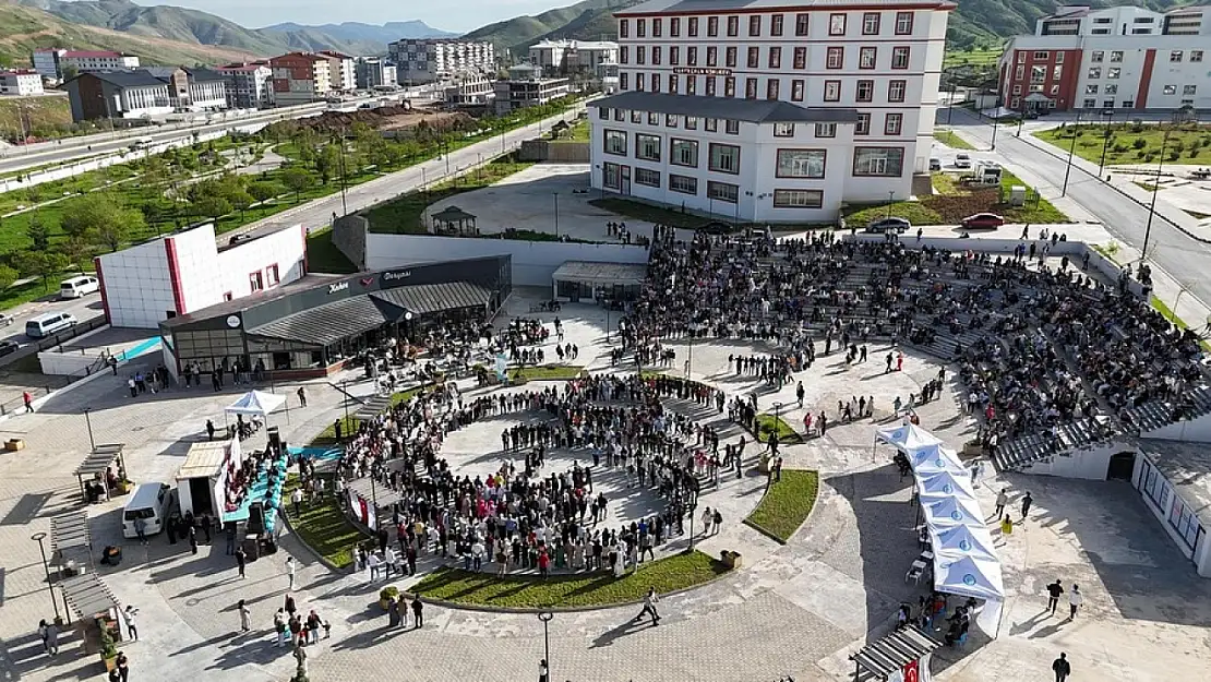 BEÜ'de Bahara Coşkulu Merhaba: Renkli Etkinliklerle Dolu Bir Gün Yaşandı