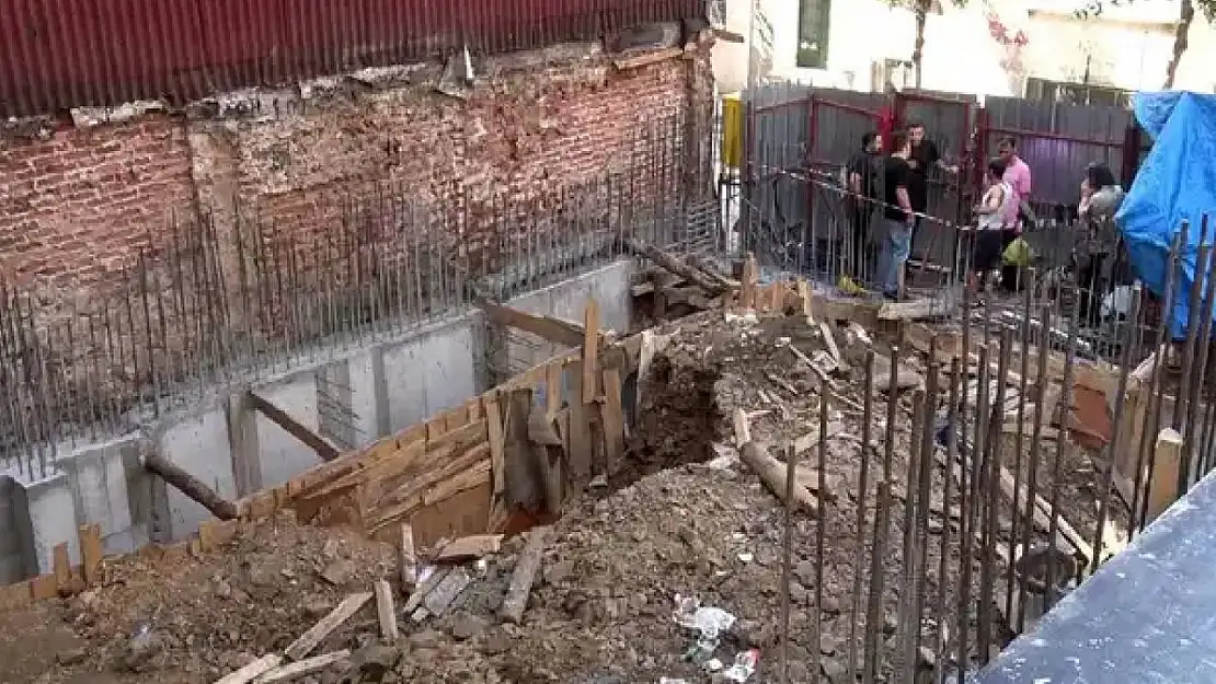 Beyoğlu'nda İnşaat Alanında Meydana Gelen Göçükte Bir İşçi Toprak Altında Mahsur Kaldı