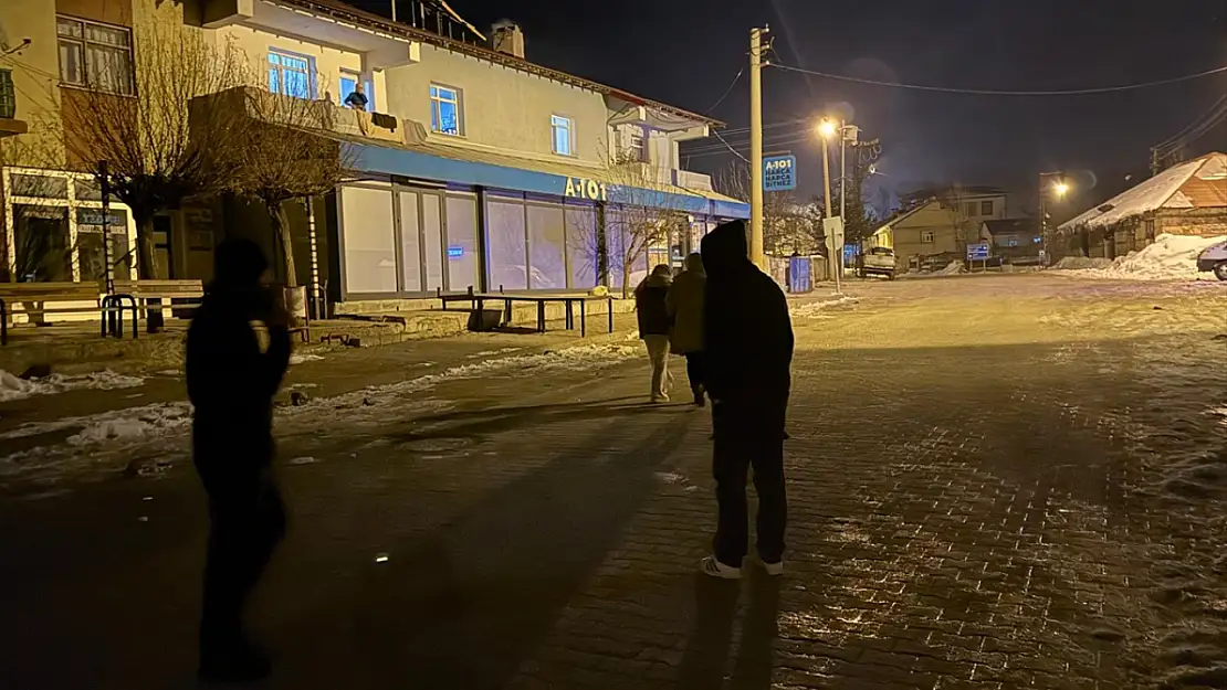 Bingöl gece yarısı depremle uyandı