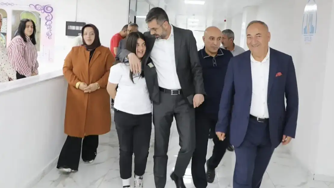 Bitlis Belediye Başkanı Tanğlay, Kadın Yaşam Merkezi'nde Kadınların Güçlenmesine Destek Verdi