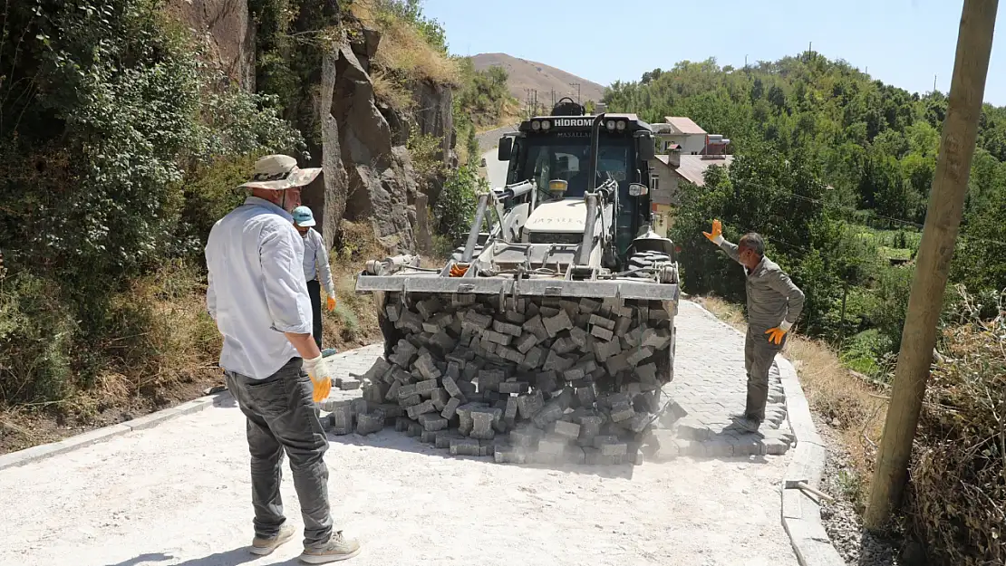 Bitlis Belediyesi'nden Yol Düzenleme ve Onarım Faaliyetleri Başladı