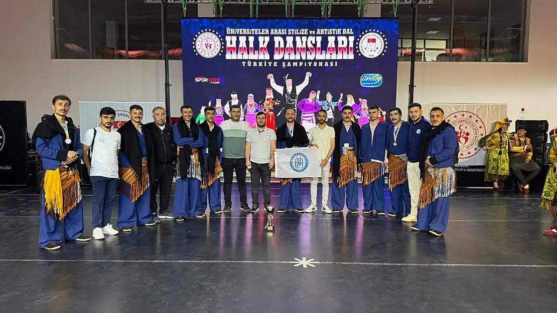 Bitlis Eren Üniversitesi Halk Oyunları Takımı Türkiye İkincisi Oldu