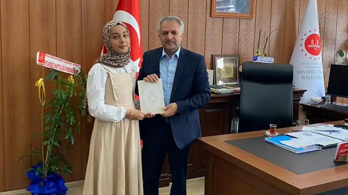 Bitlis İl Müftüsü Kadir Koçak'tan Hafız Öğrenci İlknur Hayal Zorba'ya Tebrik