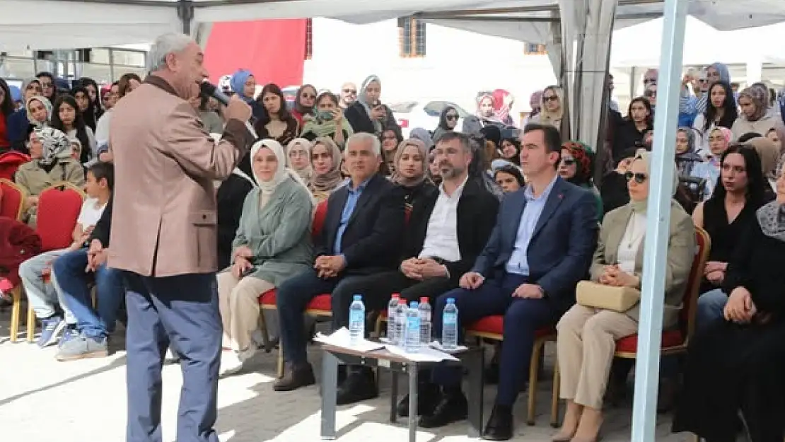 Bitlis Kitap Fuarı, Nurullah Genç ile Final Yaptı