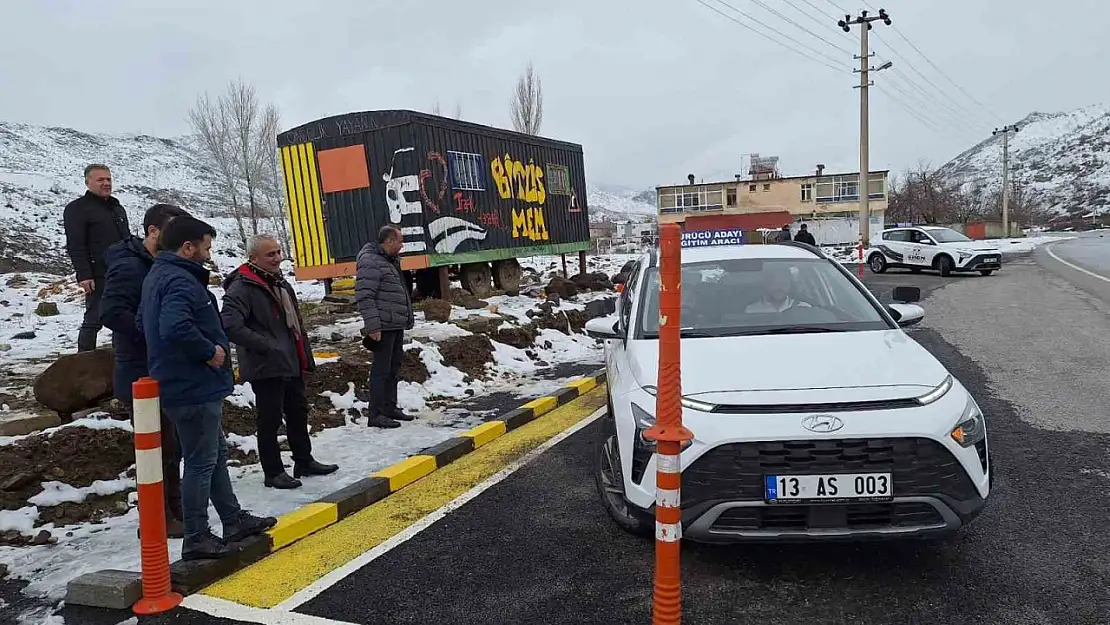 Bitlis Milli Eğitim Müdürü direksiyon sınav alanlarını denetledi