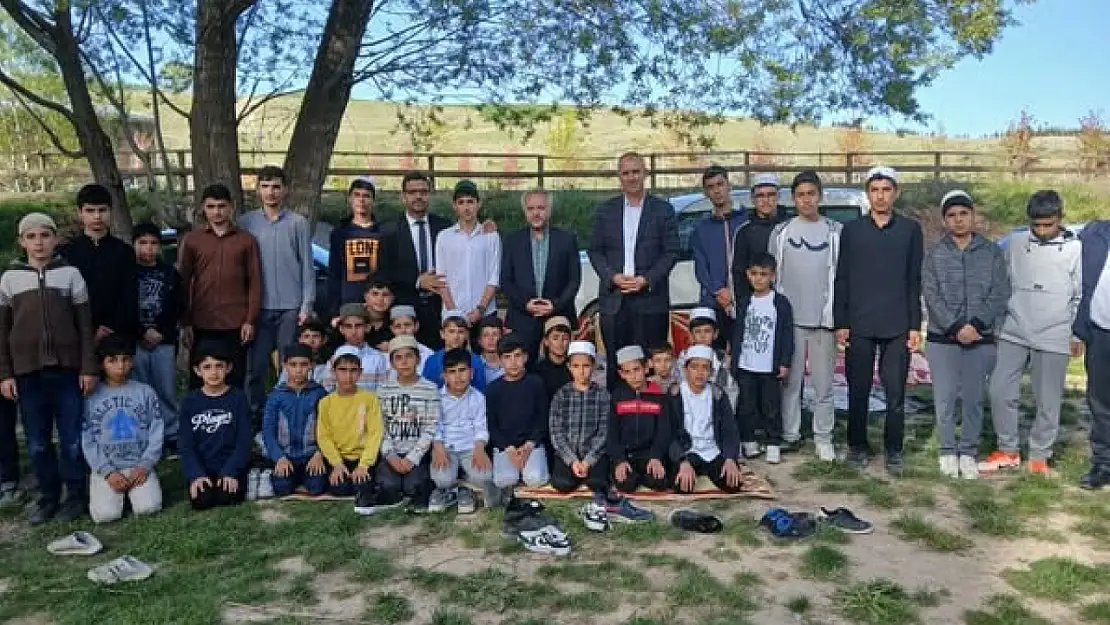 Bitlis Müftülüğü, Ahlat'ta Kur'an Kursu Öğrencileriyle Gezi Programında Buluştu