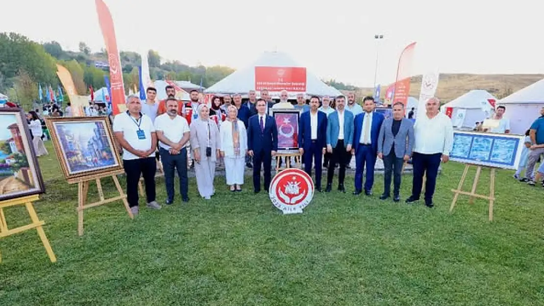 Bitlis'te 1071 Malazgirt Zaferi'nin 954. Yıl Dönümü Ahlat Şenlikleriyle Kutlanıyor