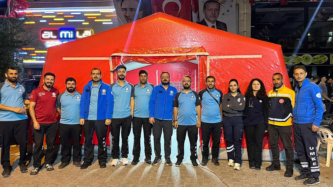 Bitlis'te 15 Temmuz'da sağlık ekipleri etkinliklerde hazır bulunarak tedbir aldı