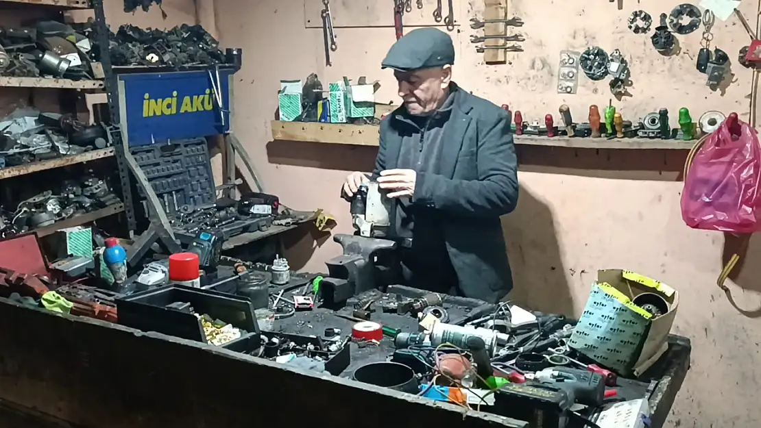 Bitlis'te 40 yıllık oto elektrik ustası teknolojiye direniyor