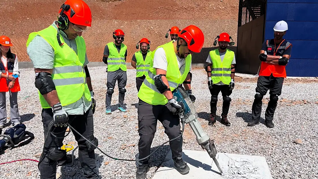 Bitlis'te AFAD'dan Gençlik ve Spor Personeline Acil Durum Eğitim Programı Gerçekleştirildi