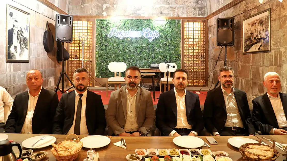 Bitlis'te AK Parti İstişare Kahvaltısı Gelecek İçin Fikir Alışverişi Yapıldı