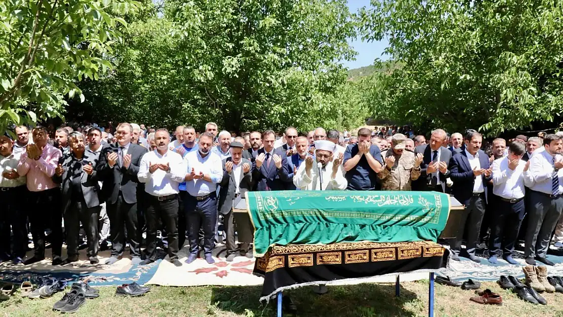 Bitlis'te Ali Akın için düzenlenen cenaze töreninde binlerce kişi toplandı ve anma yapıldı