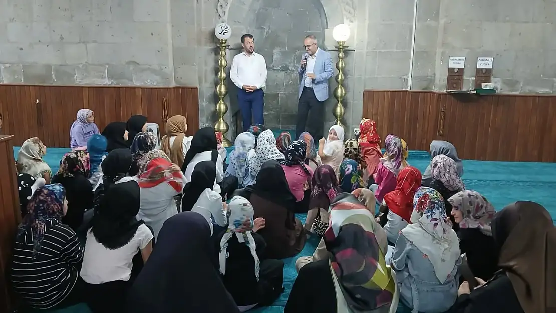 Bitlis'te Cami-Çocuk Buluşması ile Küçük Yaşta Dini Eğitim ve Sosyal Gelişim Hedefleniyor