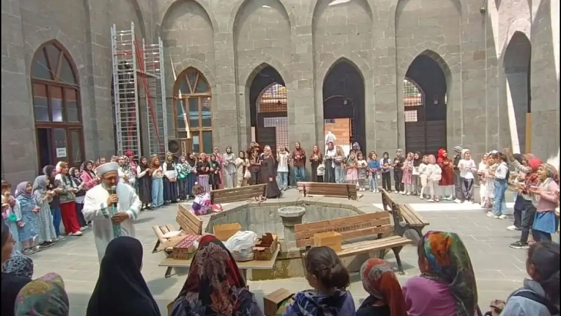 Bitlis'te Cami-Çocuk Şenlikleri, gençlerin cami kültürüyle buluşmasını sağladı