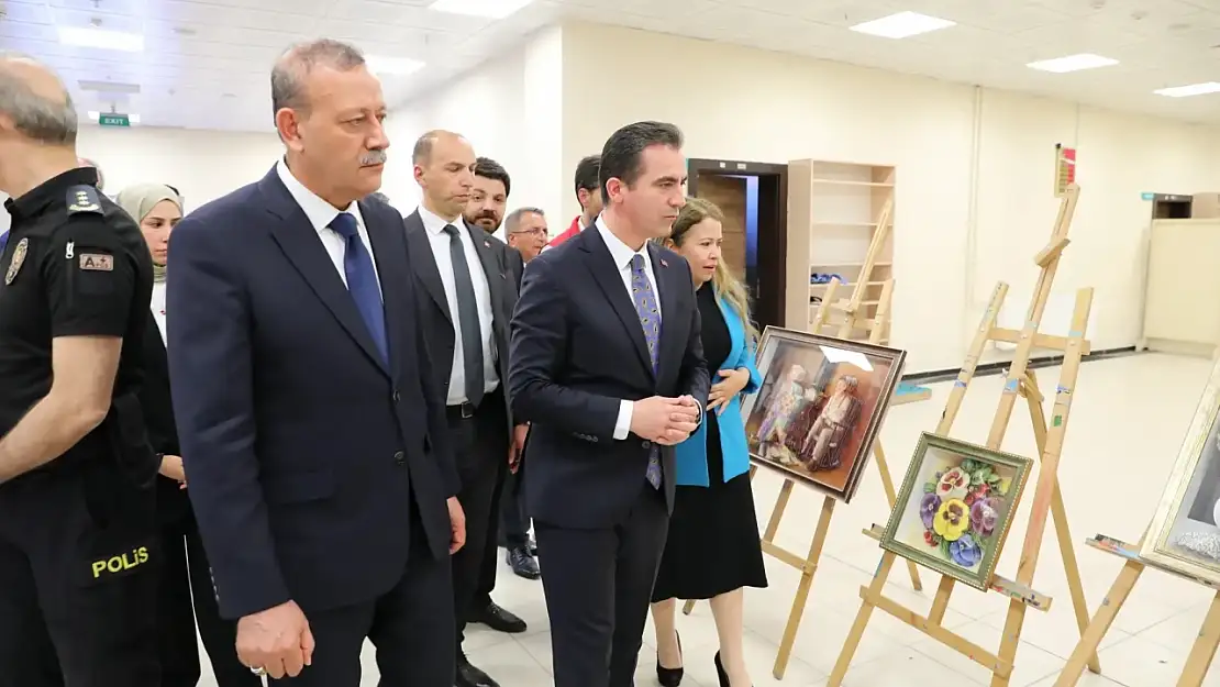 Bitlis'te Engellilere Destek İçin Sanatla Güçlü Dayanışma Sergisi Açıldı