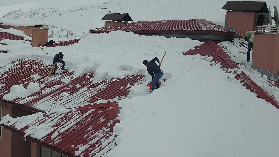 Bitlis'te geçim mücadelesi için tehlikeyi göze alıyorlar