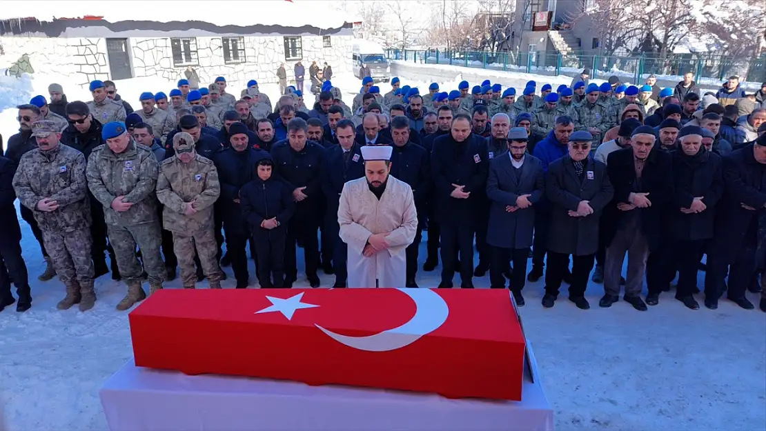 Bitlis'te güvenlik korucusu Menteş, son yolculuğuna uğurlandı