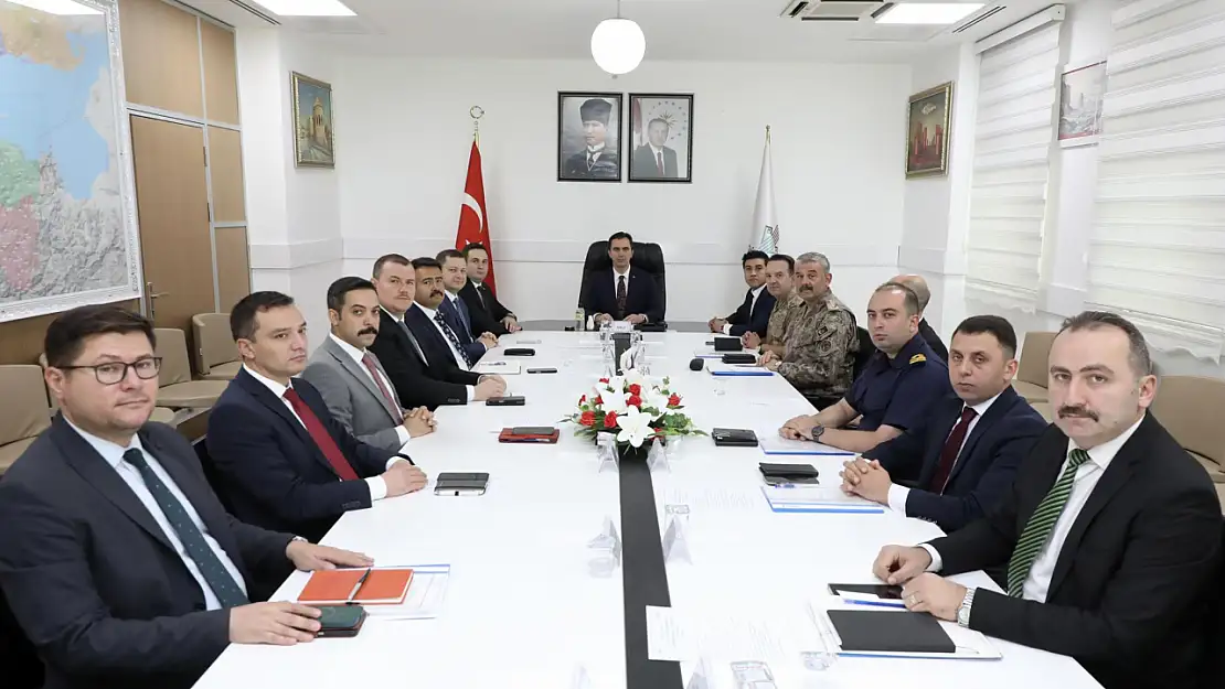 Bitlis'te Güvenlik Toplantısı: Vali Karakaya, Stratejileri Belirledi