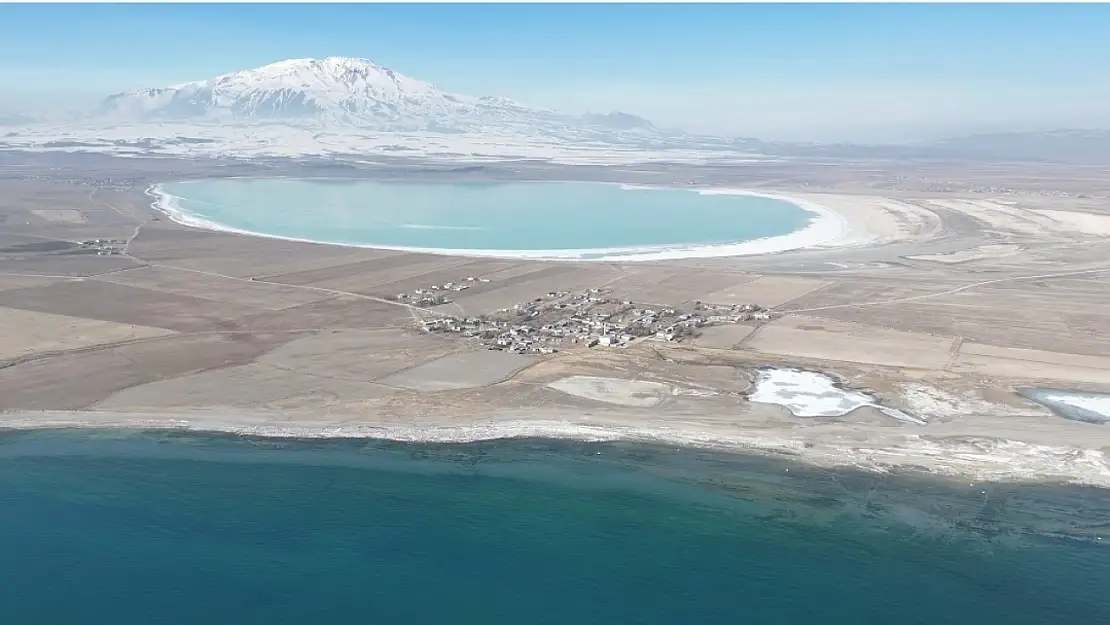 Bitlis'te iki göl arasında kalan saklı cennet: Esenkıyı Köyü