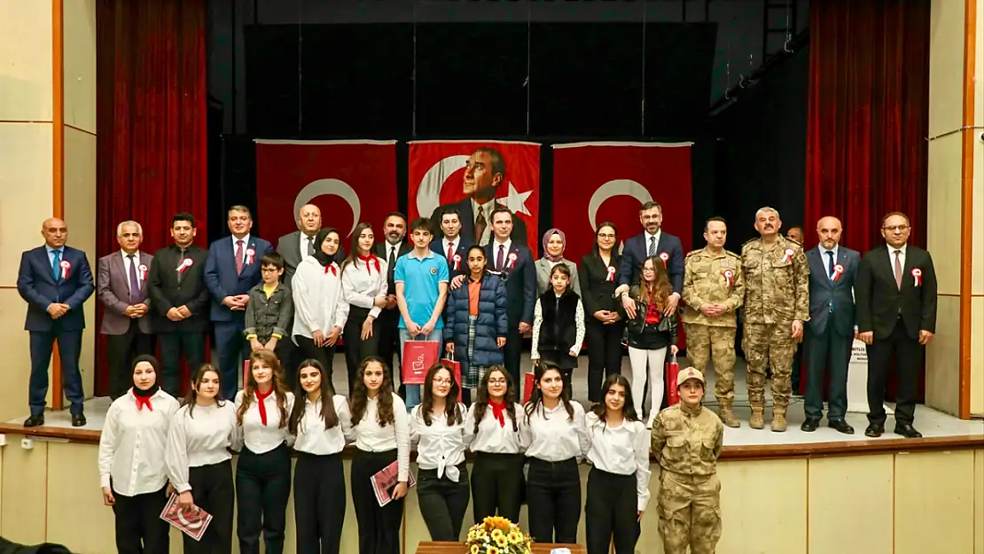 Bitlis'te İstiklal Marşı'nın kabulü ve Mehmet Akif Ersoy'u anma günü coşkusu