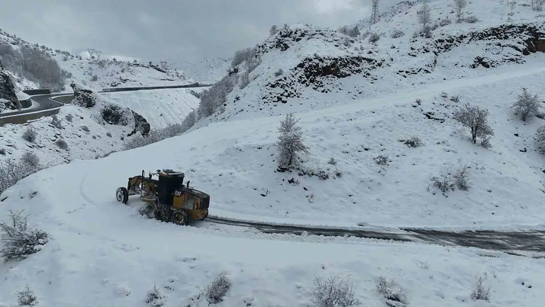 Bitlis'te karla mücadelede 48 saatlik yoğun mesai