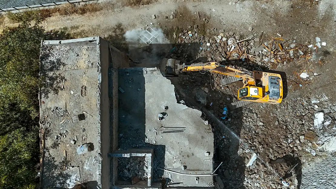 Bitlis'te Kentsel Dönüşüm Hız Kesmeden Sürüyor: Tarihi Doku Gün Yüzüne Çıkıyor