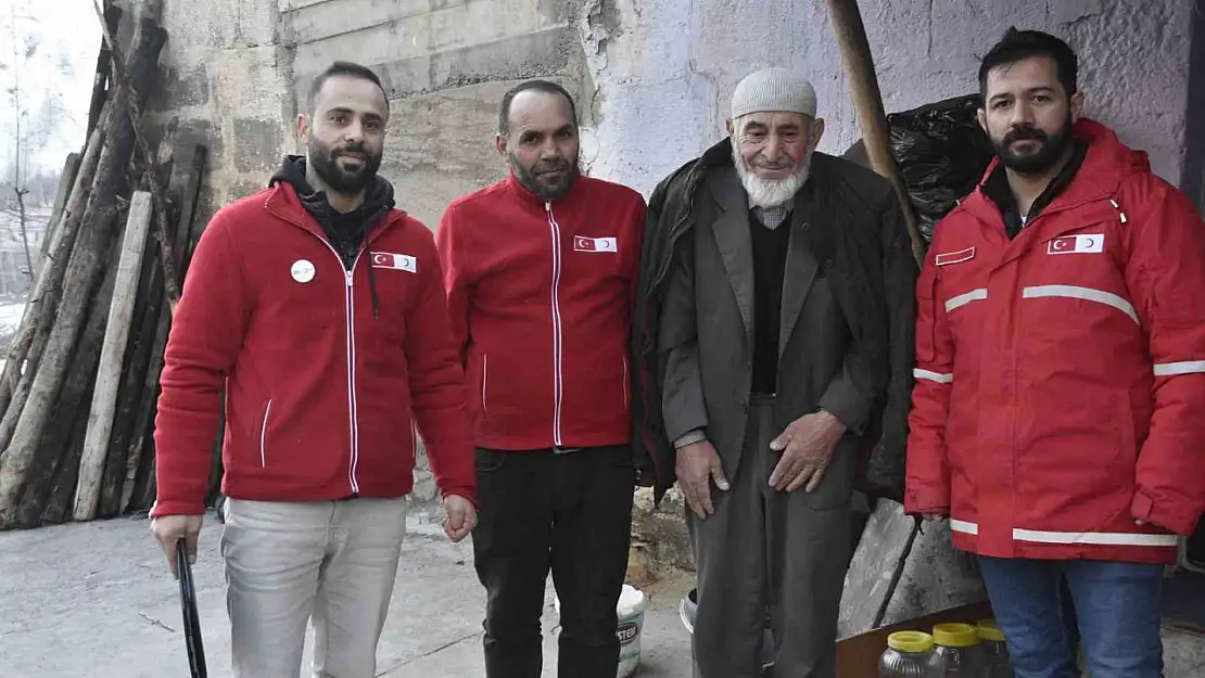 Bitlis'te Kızılay gönüllülerinden gönül ısıtan yardım eli