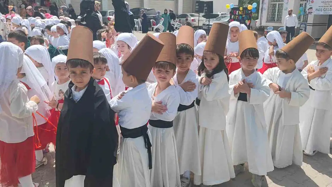 Bitlis'te Minik Yüreklerden Büyük Gösteri