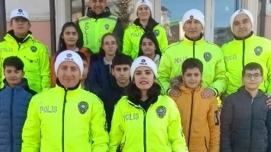 Bitlis'te öğrencilerden sürücülere mesaj