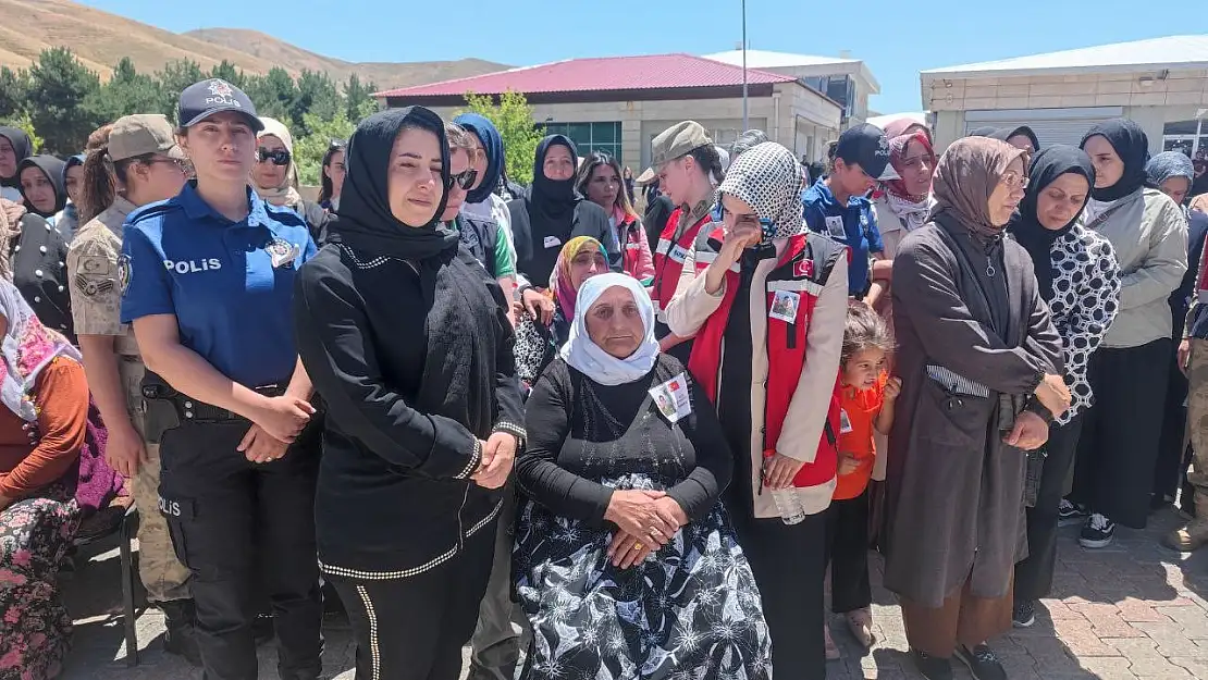 Bitlis'te şehit olan Er Celalettin Uyanık, gözyaşlarıyla uğurlandı