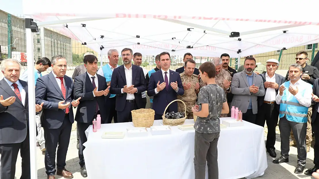 Bitlis'te Şehitler ve Merhum Vali İçin Anma Programı Düzenlendi