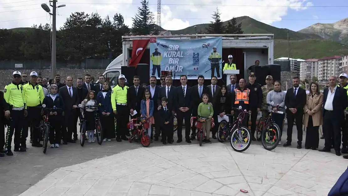 Bitlis'te Trafik Haftası'nda Bilinçlendirme Seferberliği