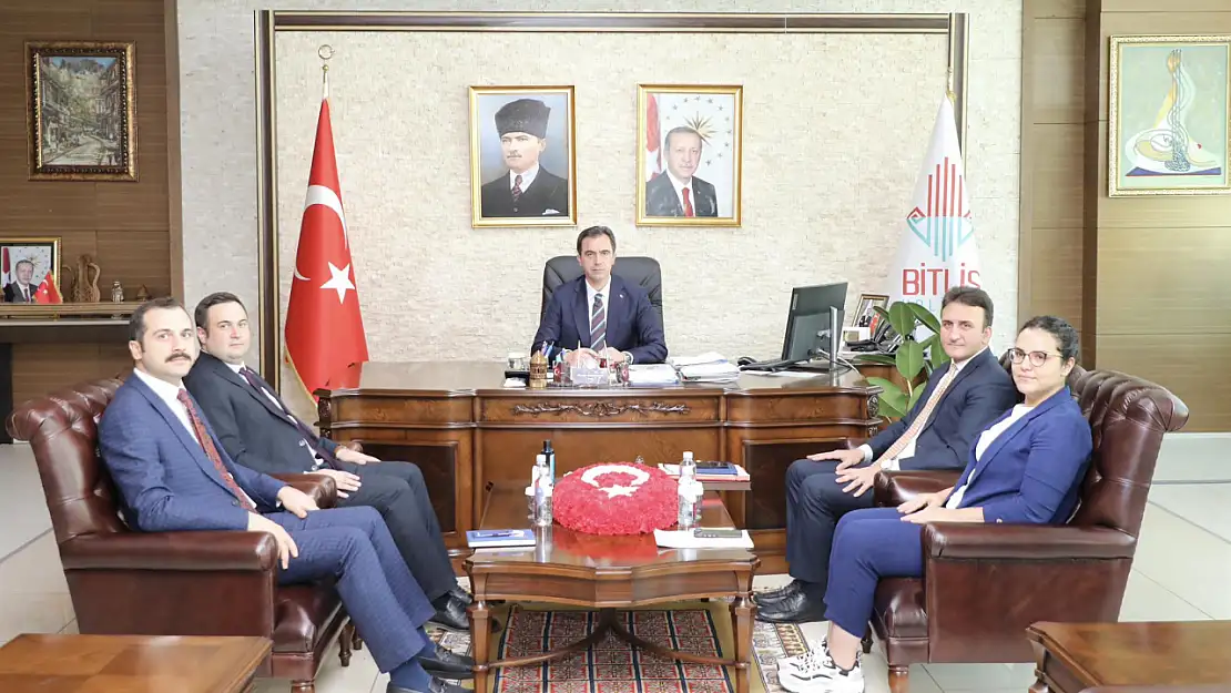 Bitlis'te Vali Karakaya, projeleri değerlendirmek için toplantı gerçekleştirdi