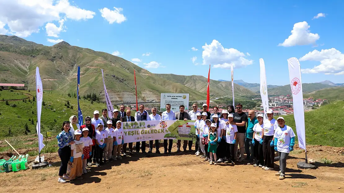Bitlis'te Yeşil Gelecek projesi ile 200 fidan dikildi, doğa sevgisi aşılandı