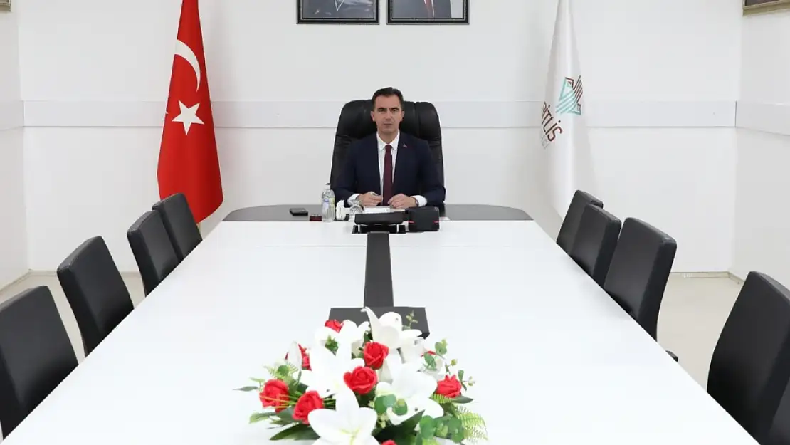Bitlis Valisi Ahmet Karakaya, Bakan Yerlikaya Başkanlığındaki Güvenlik ve Sokak Hayvanları Toplantısına Katıldı