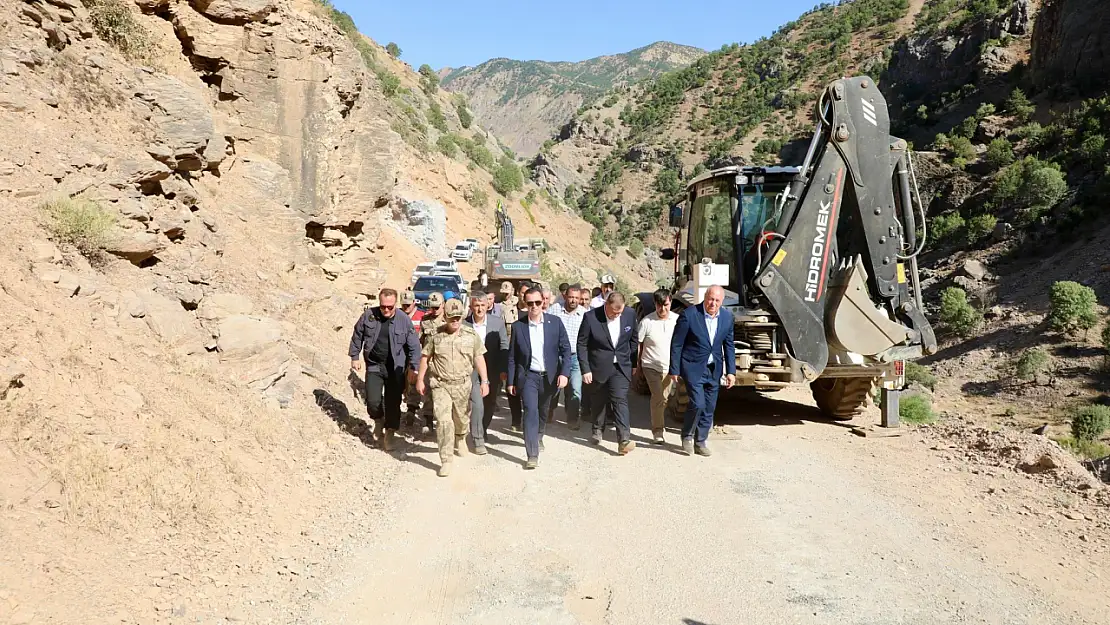 Bitlis Valisi Ahmet Karakaya, Mutki'de Köy Yollarında İncelemelerde Bulundu
