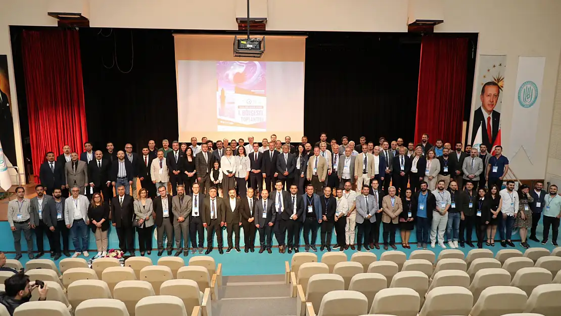 Bitlis Valisi Ahmet Karakaya,Ulusal Mide Kanseri Derneği 1. Bölge Toplantısına Katıldı