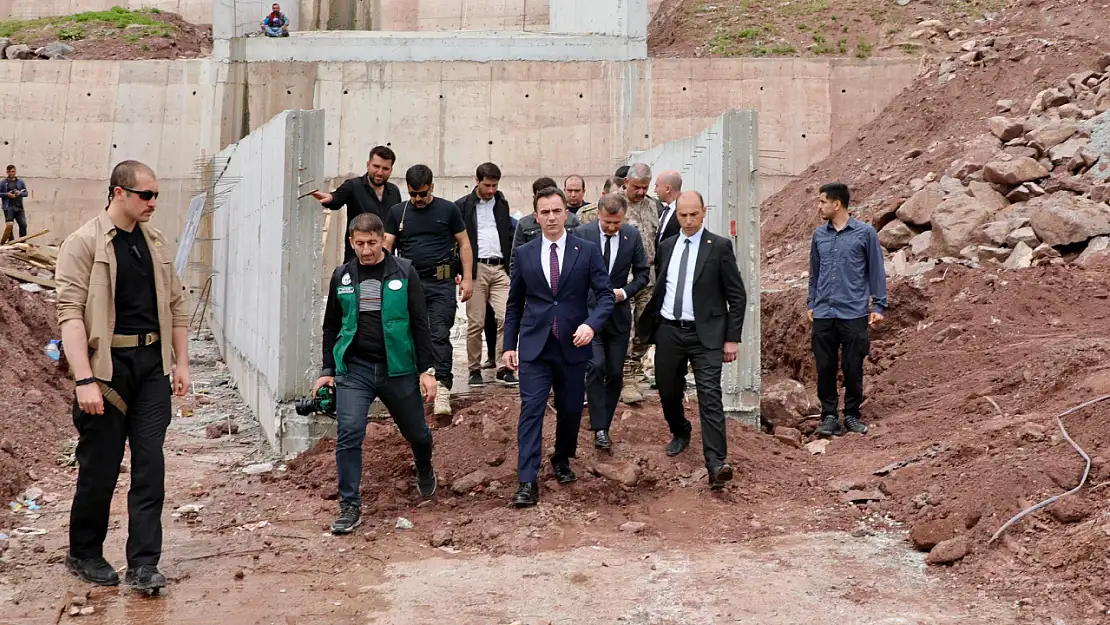 Bitlis Valisi Karakaya Ahlat'ta Saha İncelemeleriyle Projelere Destek Verdi