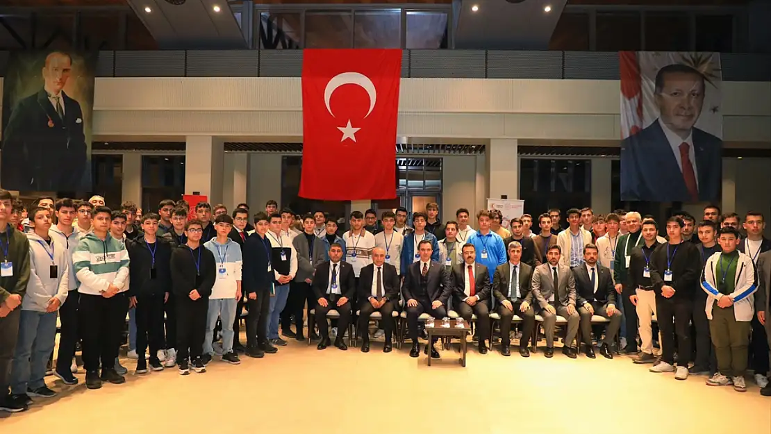 Bitlis Valisi Karakaya, Gaziantep'ten gelen öğrencileri karşıladı