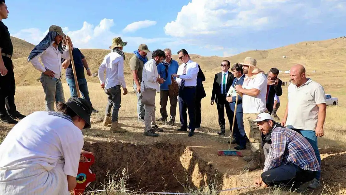 Bitlis Valisi Karakaya, Karçınbaşı Kazı Alanında Detaylı İncelemelerde Bulundu