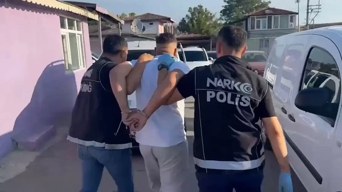 Bonzai içerisinde uyuşturucu madde bulunan içecekleri satan şüpheli, polis operasyonuyla gözaltına alındı!